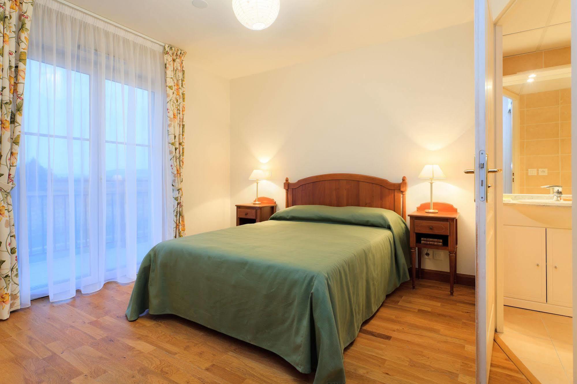 Medicis Home Dijon Les Petites Roches Exterior foto